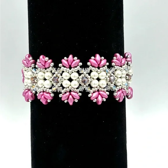 Hand Crafted Pink Pearl Victorian Beaded Bracelet - Picture 3 of 9